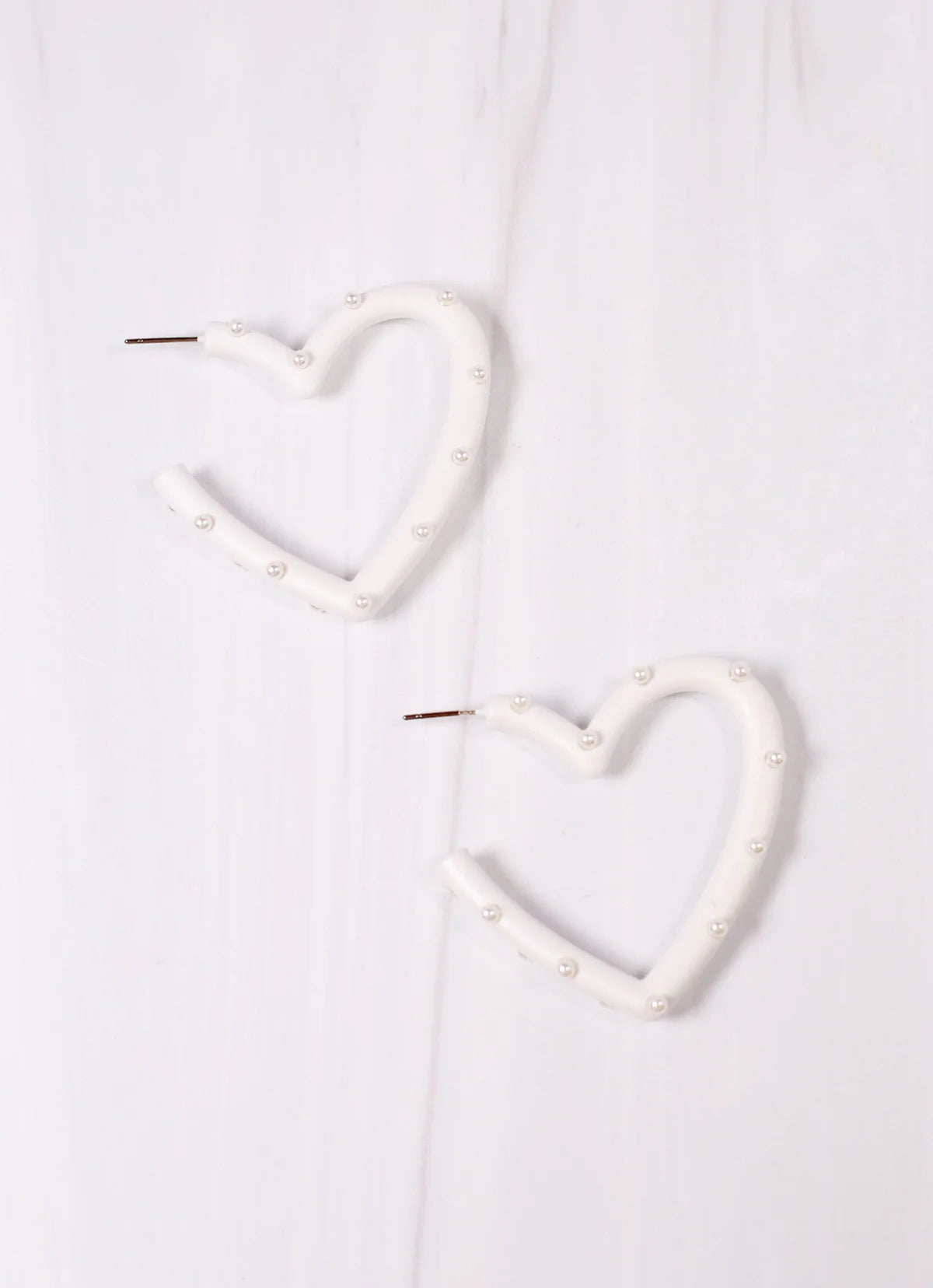 White Admirer Pearl Heart Earrings